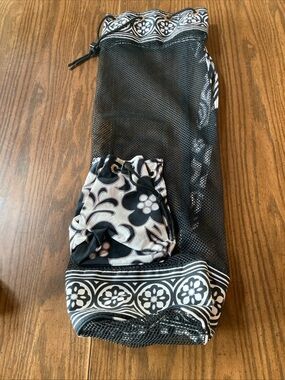 Vera Bradley Black White Medallion Mesh Tote  Logo Eyelet yoga mat beach bag